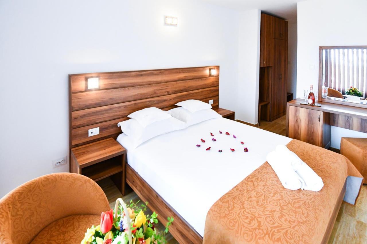 Complex Tismana 3* All Inclusive Jupiter Exterior photo