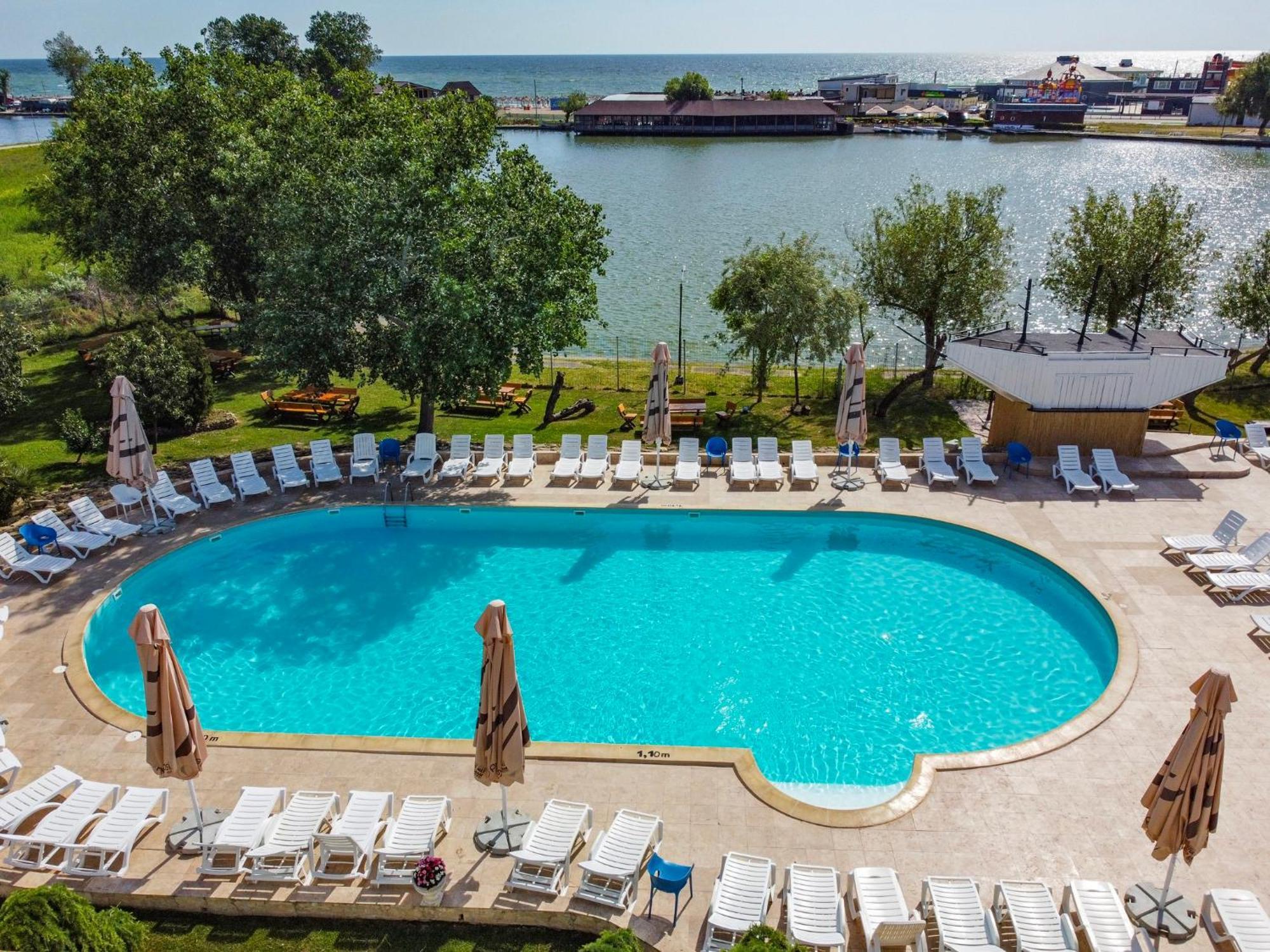 Complex Tismana 3* All Inclusive Jupiter Exterior photo